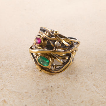 Twisted ring